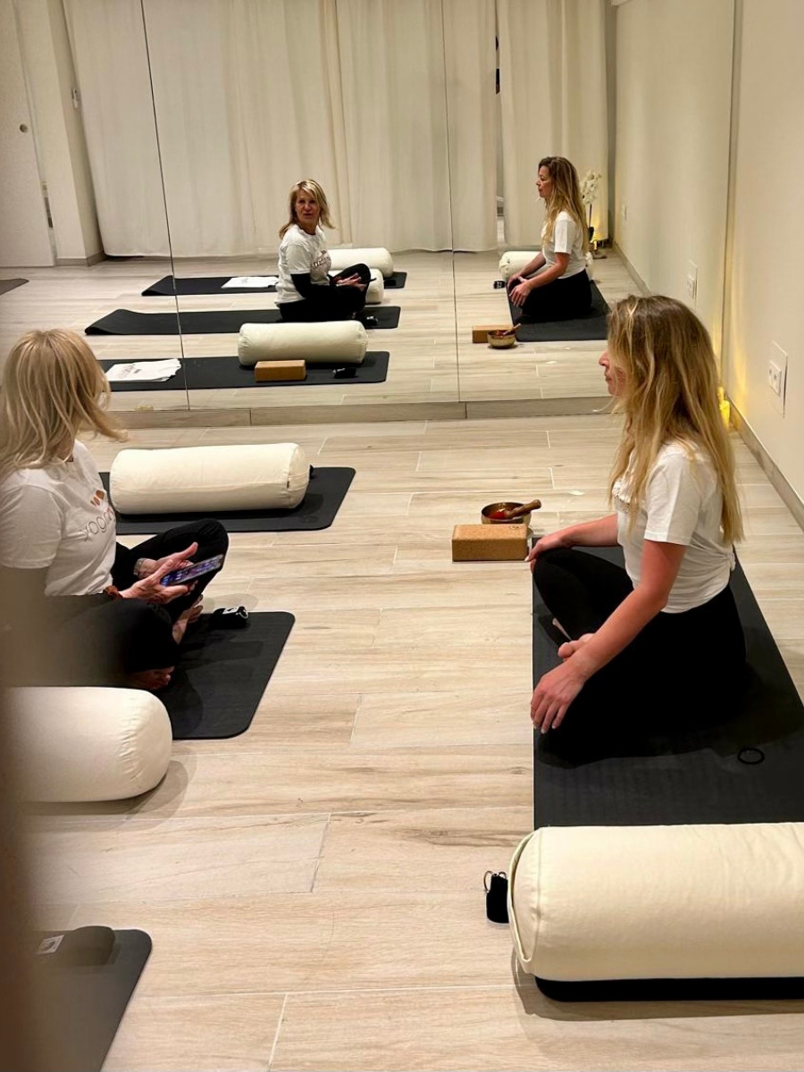 notre studio cours yoga femme yin hatha dos mazargues 13009 Marseille